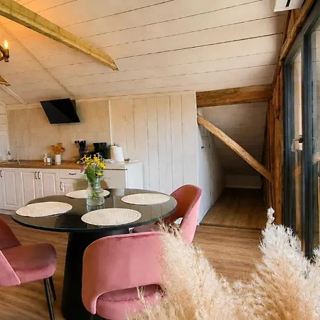 Lägenhet Charming Wooden Loft In A Restored 1920s House Kobarid
