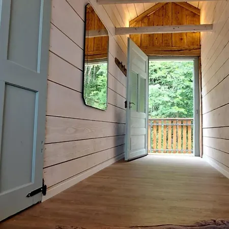 Lägenhet Charming Wooden Loft In A Restored 1920s House